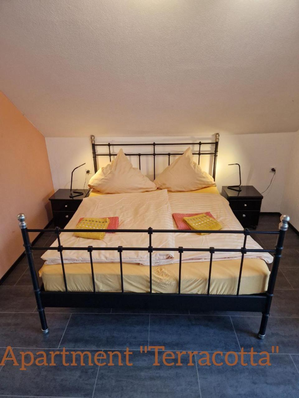 Appartement Weingut Im Moselkrampen à Ellenz-Poltersdorf Extérieur photo