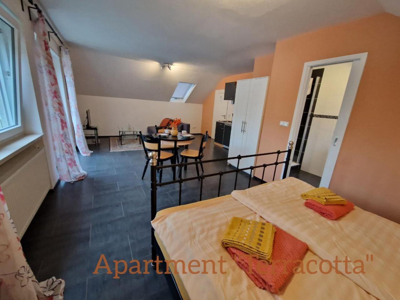 Appartement Weingut Im Moselkrampen à Ellenz-Poltersdorf Extérieur photo